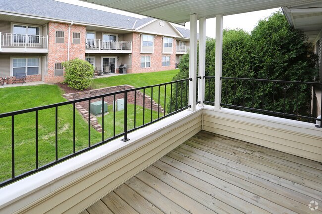 Porche - Centennial Park Apartments