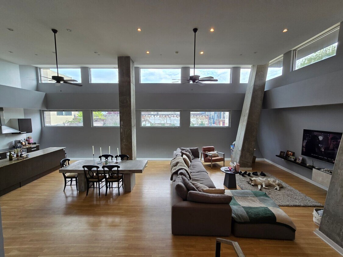 Primary Photo - HUGE Stunning Bright 3 bed 2.5 bath loft i...