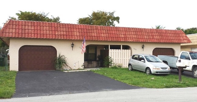 Building Photo - 7809 NW 70th Ct