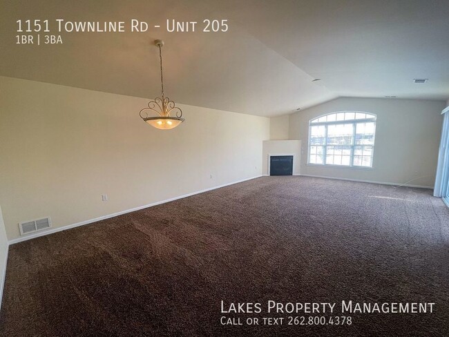 Building Photo - Spacious Executive Style Condo