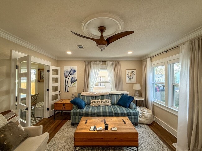 Building Photo - Beautifully Updated Cottage Near Downtown Pensacola with Massive Backyard + LAWN CARE INCLUDED!