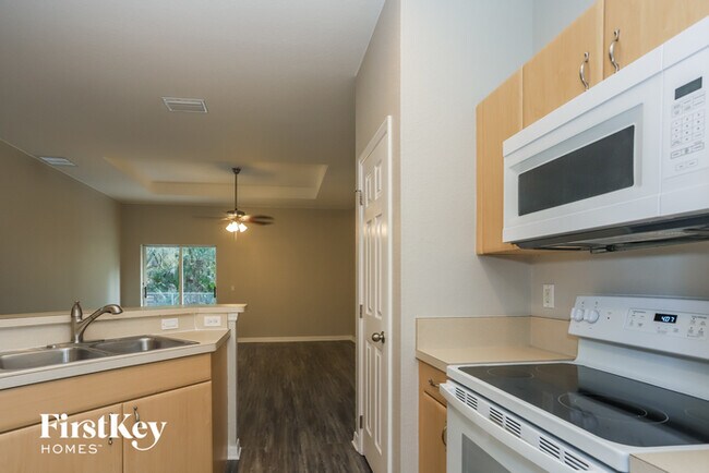 Building Photo - 2659 Strawberry Terrace