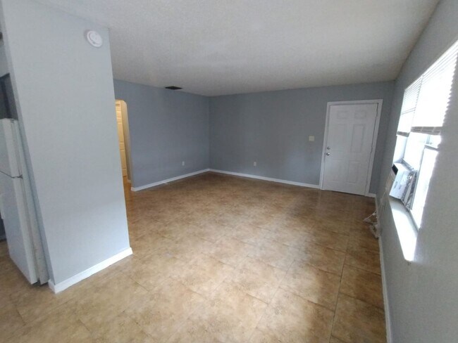Foto del edificio - 2420-2422 Chestnut Woods Dr