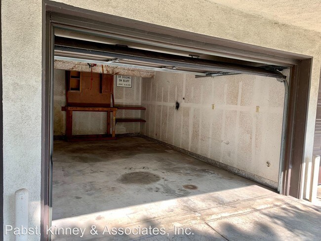 Building Photo - 1136-1138 Termino Ave
