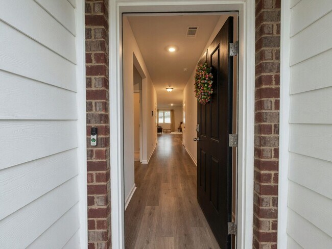 Building Photo - 156 Olivia Cir