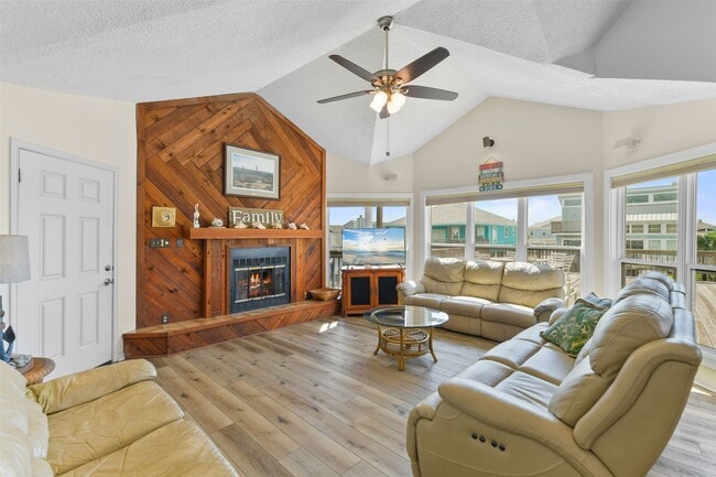 Building Photo - 22101 Guadalupe Dr