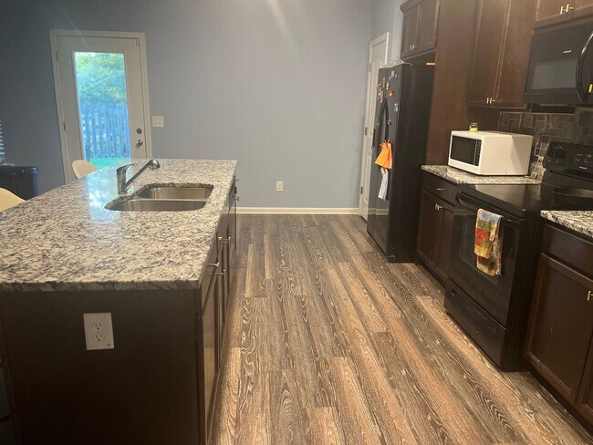 Foto del edificio - 1021 Parkers Cv