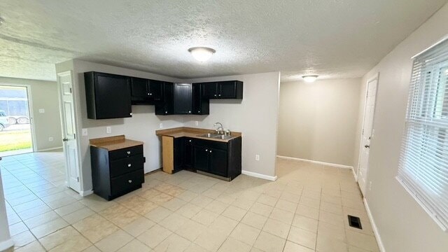 Building Photo - WEST SIDE 3 BEDROOM RANCH AVAILABLE NOW!