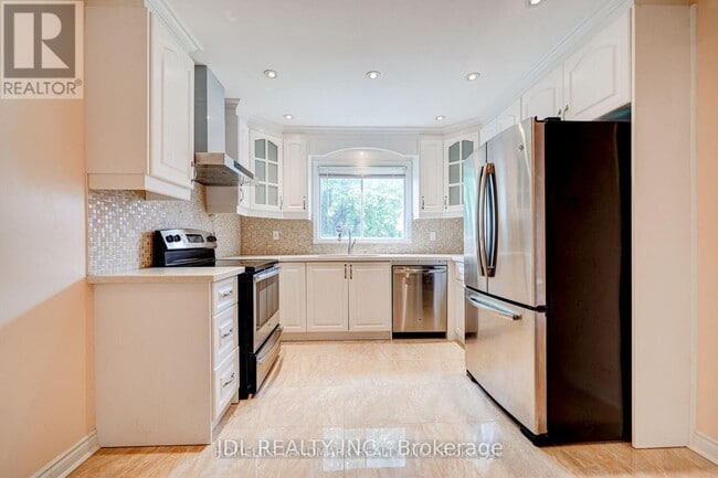 Building Photo - 114 Alderbury Dr