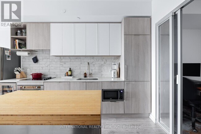 Building Photo - 2020 Bathurst St