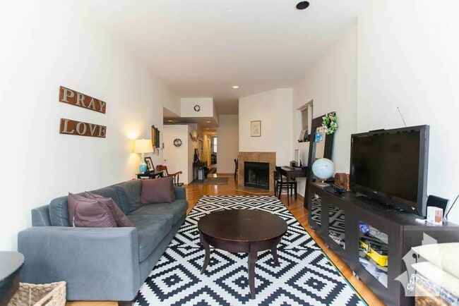 Building Photo - 626 W Buckingham Pl