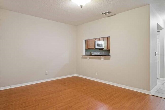 Comedor - 9412 Charlesberg Dr