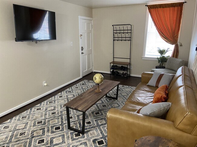 Foto del edificio - 2 br, 1.5 bath Duplex - 656 Portland Stree...