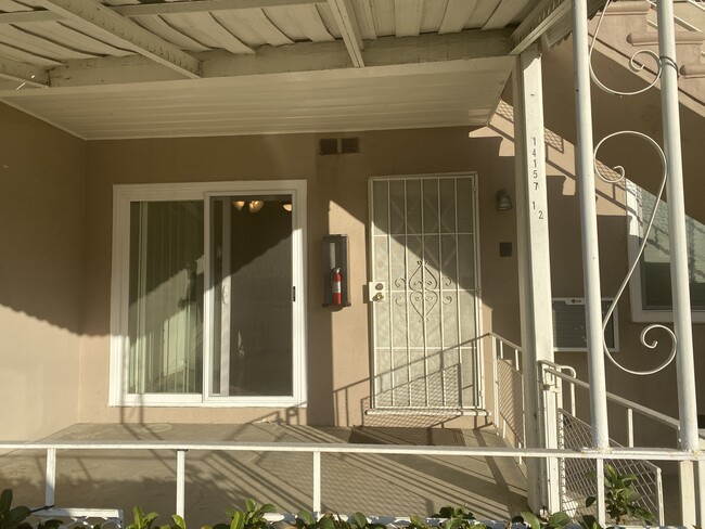 Building Photo - 14157 Moorpark St