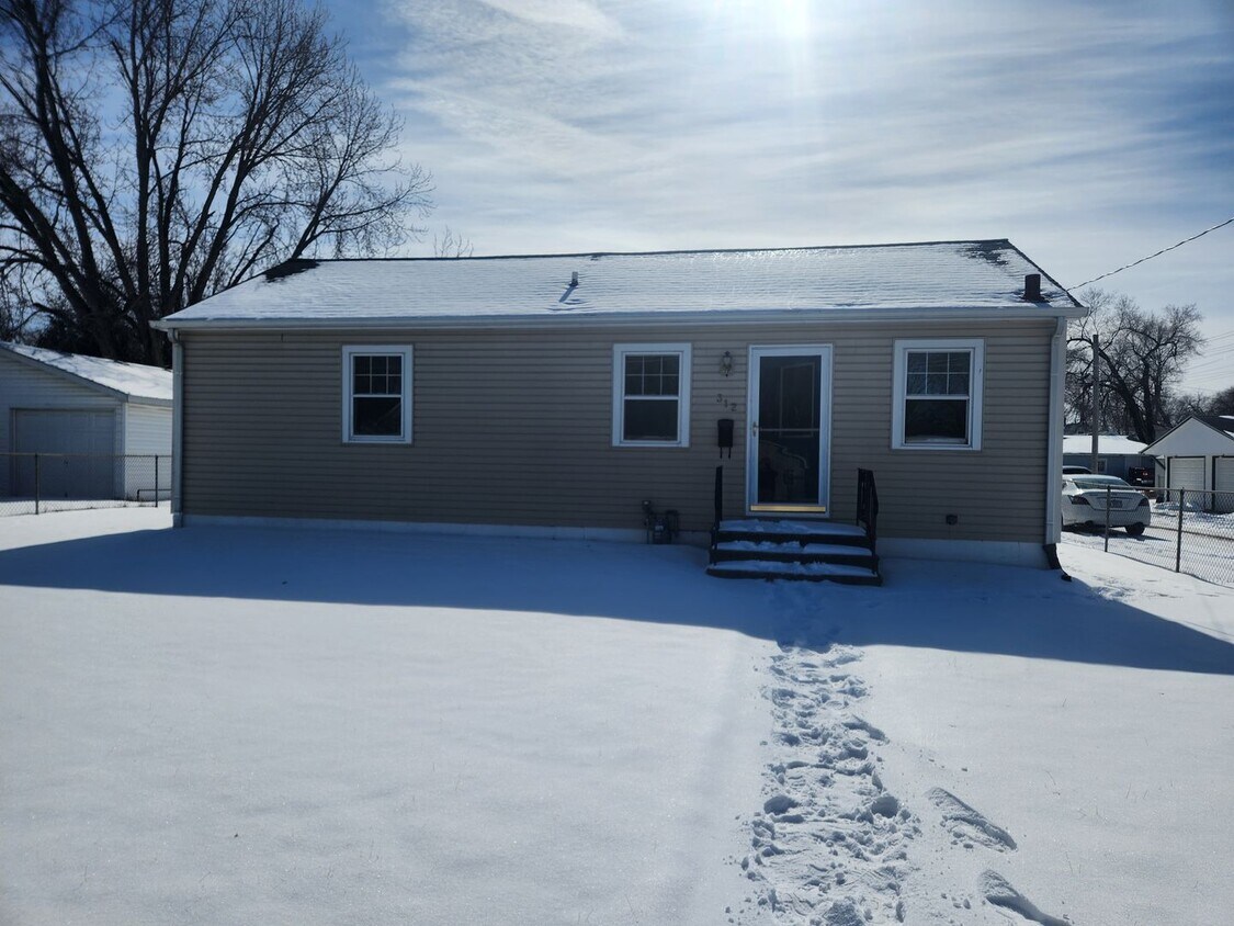 Primary Photo - 2 BR, 1 BA home for rent