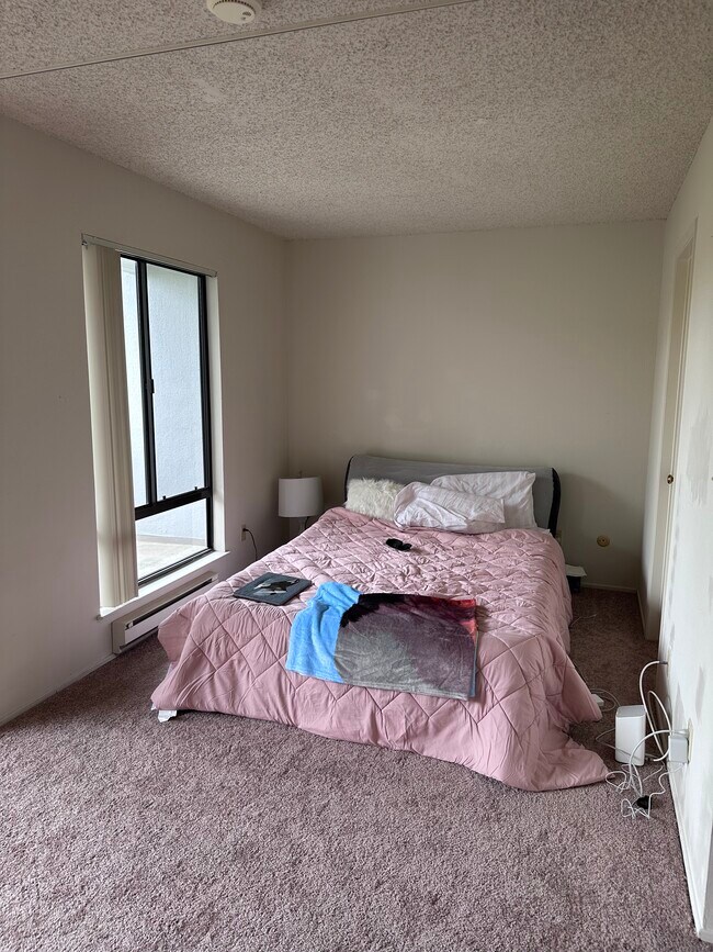 5 Admiral Dr Unit 405, Emeryville, CA 94608 Apartments in Emeryville