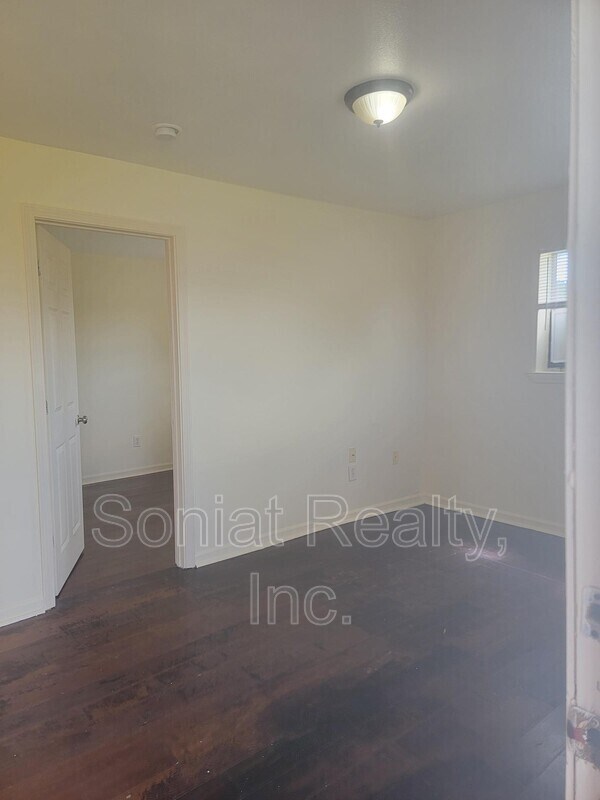 Foto del edificio - 6212 Hayne Blvd