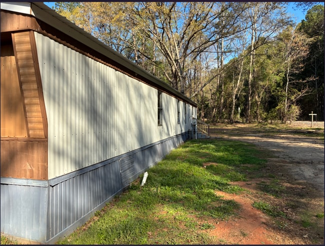 Building Photo - Newly remodeled home is located in Lancaster, SC 29720.