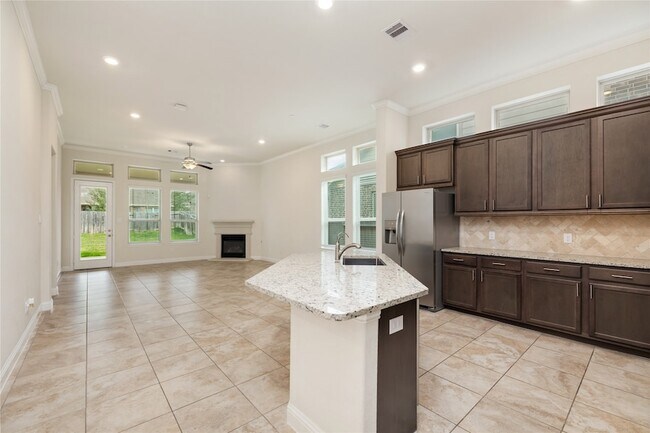 Foto del edificio - 7438 Bethpage Ln