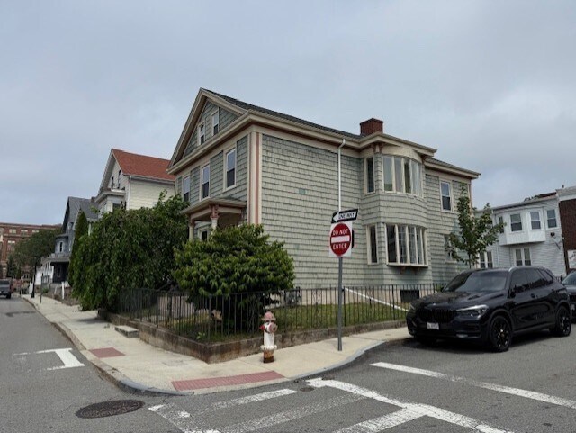 Foto principal - 199 Purchase St