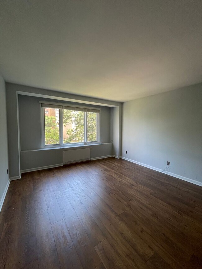 Foto del edificio - Beautiful 1 BR/1 BA Condo in Foggy Bottom!
