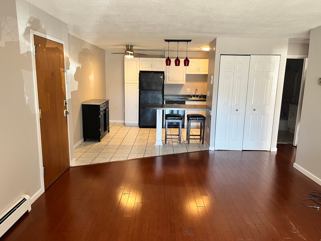 11 Rambling Brook Ln Unit B1, Glastonbury, CT 06033 Condo for Rent