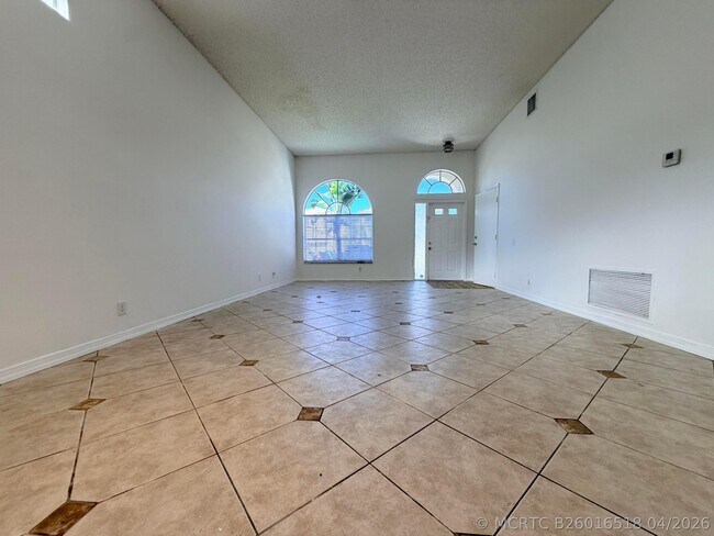 Foto del edificio - 133 Woodlake Cir