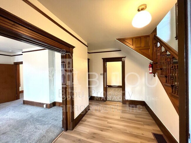 Building Photo - 732 E Kiowa St