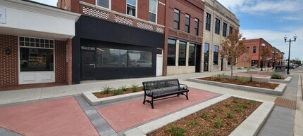 Building Photo - 7 E Main St