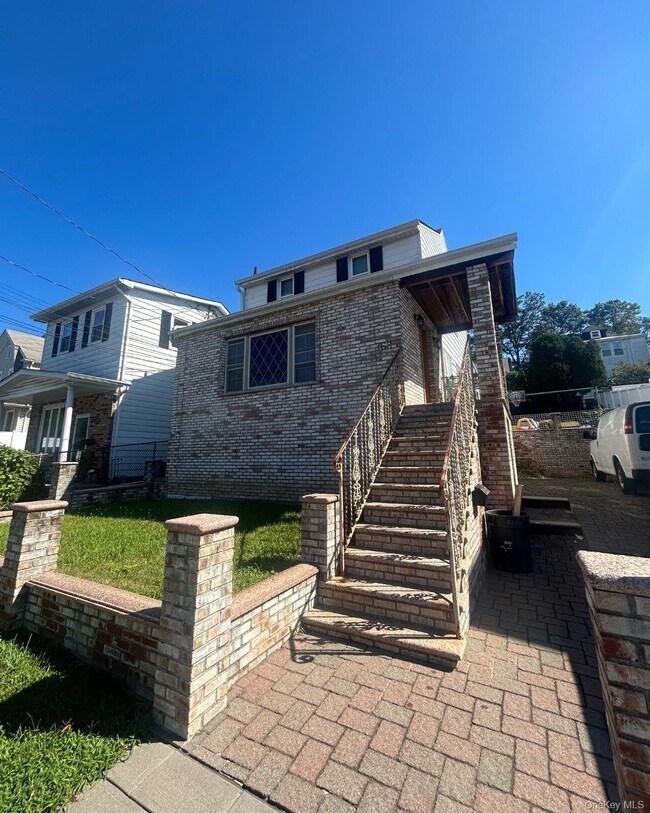Building Photo - 168 King Ave