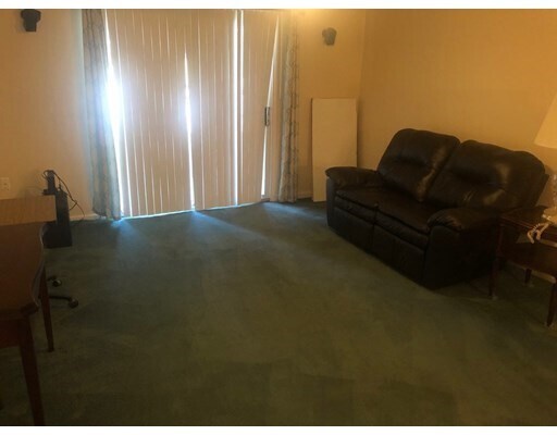 Primary Photo - 10 Shadowbrook Ln