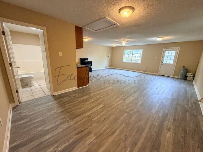 Foto del edificio - Updated Studio Apartment for $695 – New Appliances