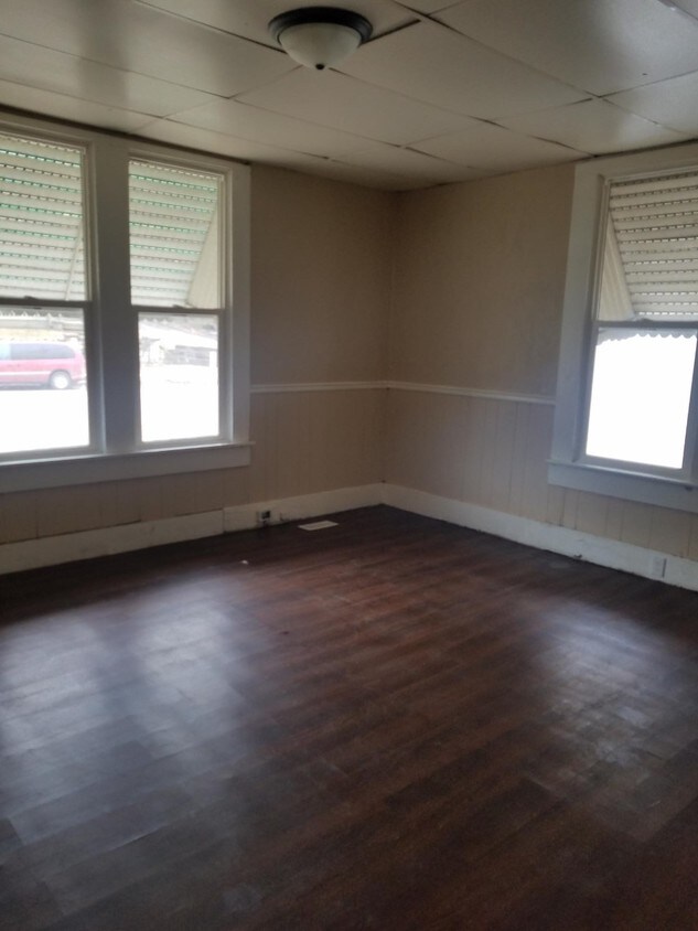 Building Photo - 1805 Mitchell Ave