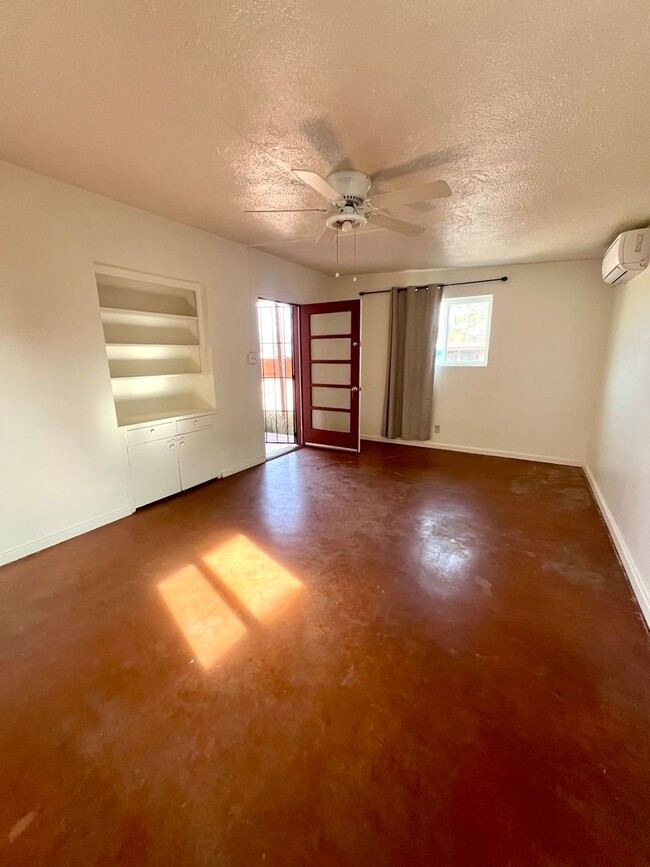 Building Photo - Cozy 1 bedroom, 1 bath in Central location