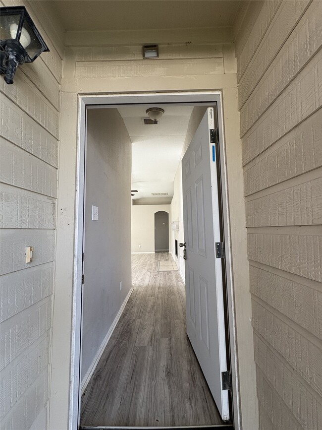 Building Photo - 5703 Vision Ln