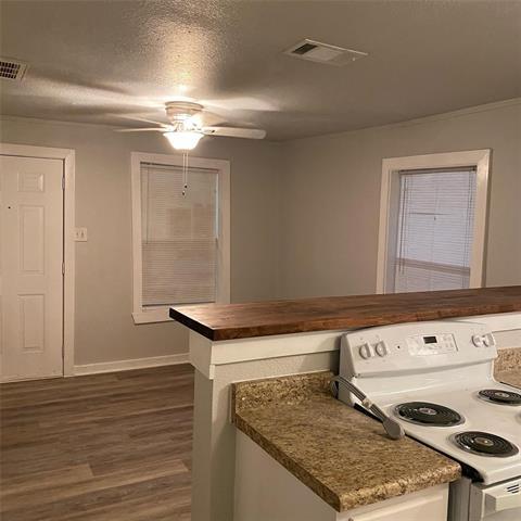 Foto del edificio - 4611 Bradshaw St