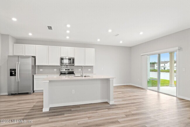 Building Photo - 14726 Cashew Ave