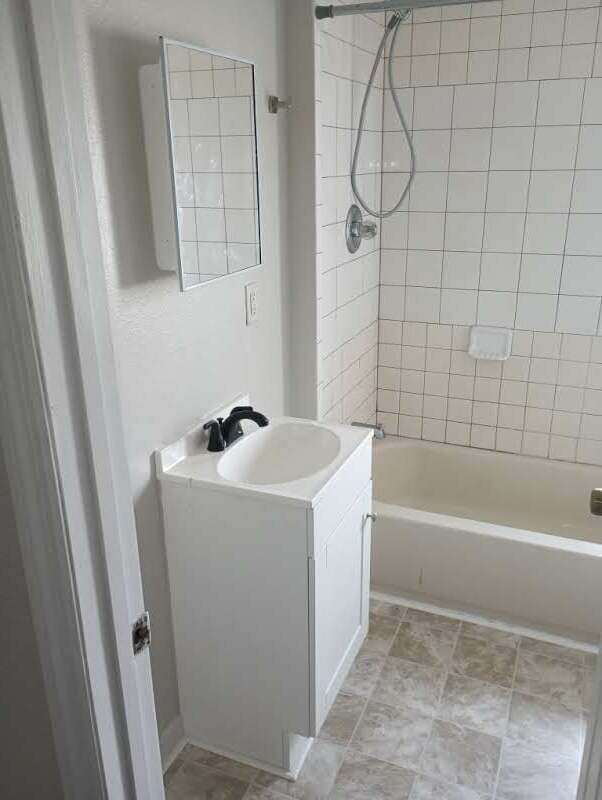 Foto del edificio - 1002 Avenue E