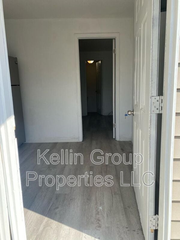 Photo - 5701 Middlesex Dr Apartment