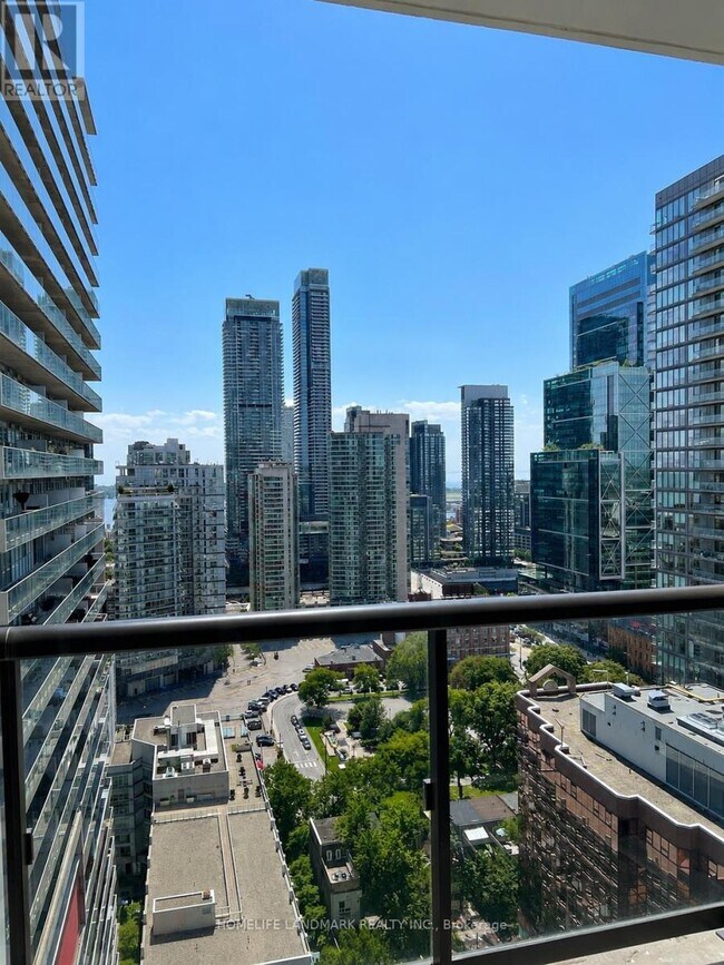 Photo du bâtiment - 400 King St W