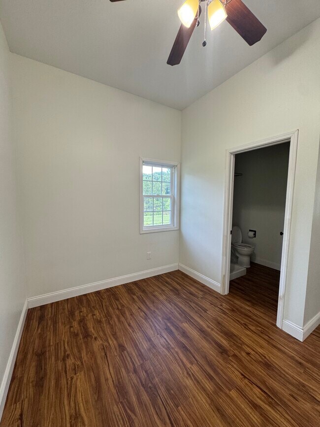 Foto del edificio - 254 Chastain Rd
