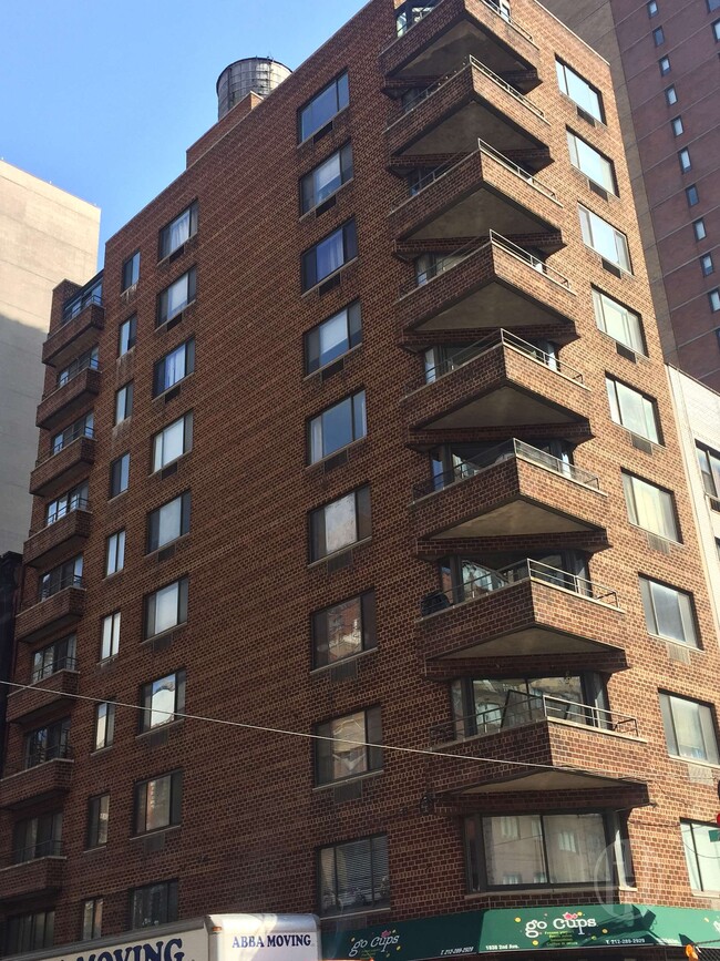 Building Photo - 300 E 95th St