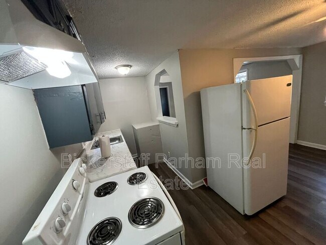 Foto del edificio - 824 Winston Rd