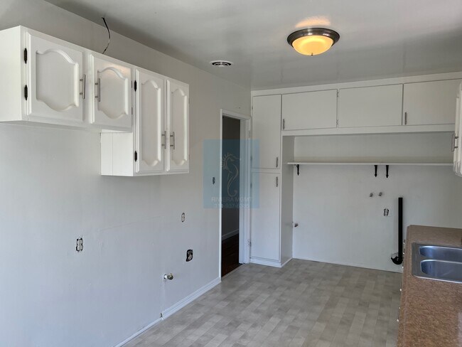 Building Photo - 4757 W 131st St