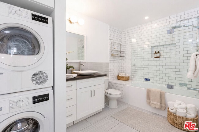 Building Photo - 8710 Delgany Ave