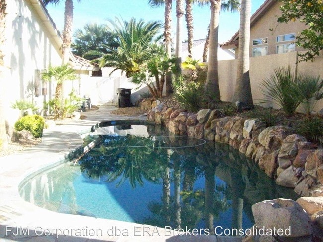 Building Photo - 124 Beach Oak Ave