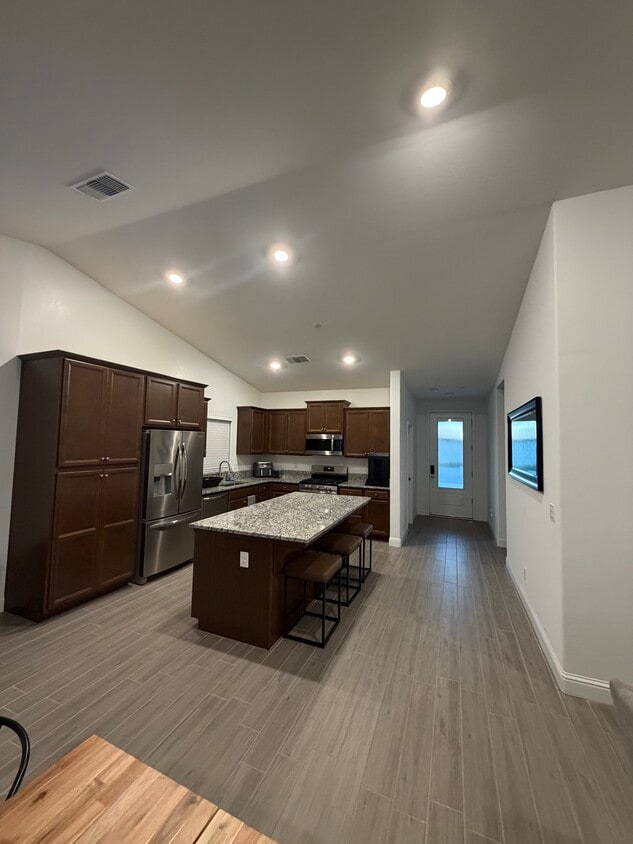 Building Photo - 9101 Blossom Crk Dr