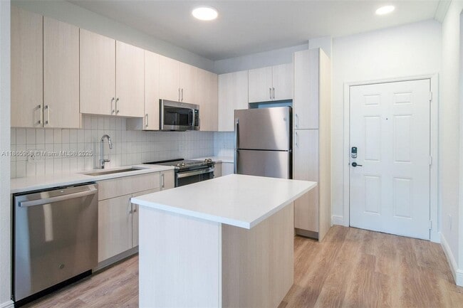 Foto del edificio - 10170 SW 7th St