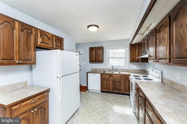 Building Photo - 409 Orleans Cir SW