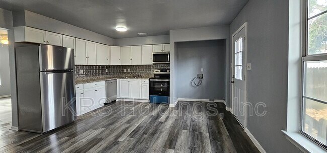 Foto del edificio - 1230 E Balview Ave